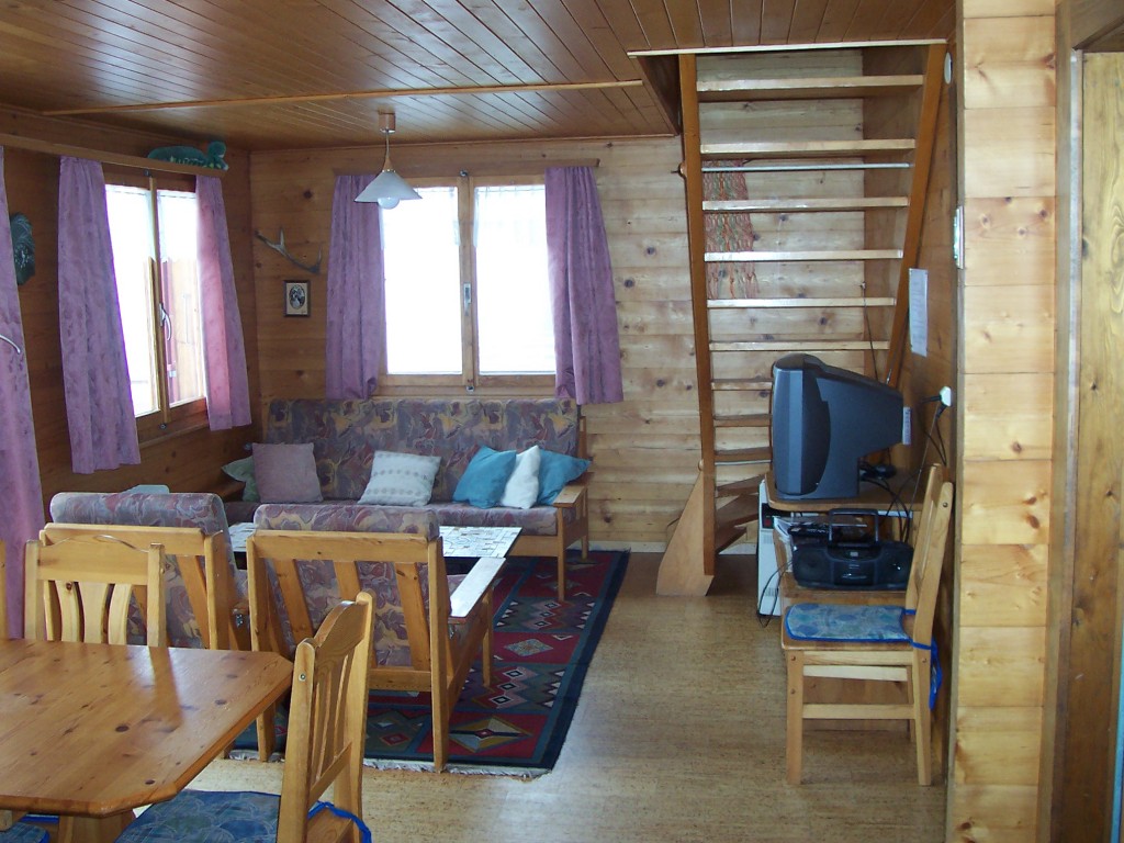 B-16 woonkamer